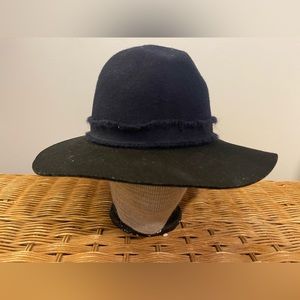 Zara hat
